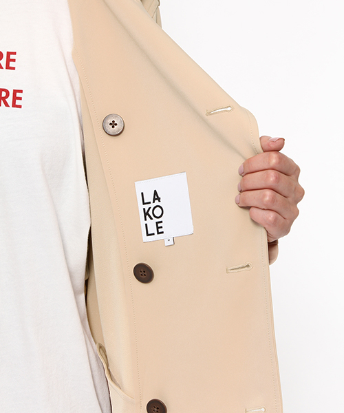 LAKOLE(ラコレ)の「ドレーピートレンチコート / LAKOLE(トレンチコート・レディース・ライトベージュ・SMALL/MEDIUM)」の8枚目の写真