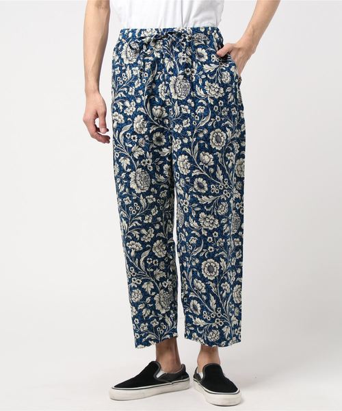BOHEMIANS（ボヘミアンズ）の「BOHEMIANS/ボヘミアンズ 別注BOOK FLOWER GAUZE LOOSE PANTS（その他パンツ）」 WEAR