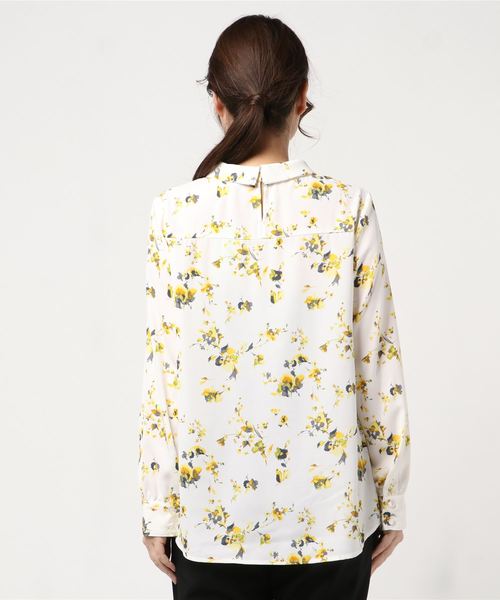 Petit Honfleur（プチオンフルール）の「花柄ロールネックブラウス（シャツ/ブラウス・レディース・ピンク/イエロー・11号/9号/13号）」の3枚目の写真
