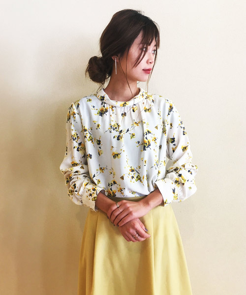Petit Honfleur（プチオンフルール）の「花柄ロールネックブラウス（シャツ/ブラウス・レディース・ピンク/イエロー・11号/9号/13号）」の7枚目の写真