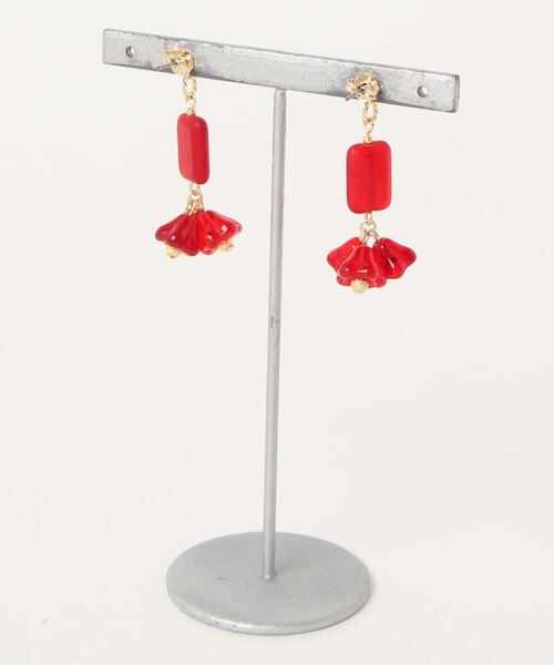 tone(トーン)の「【tschuss(チュース)】チェコビーズのスクエアブーケ ピアス(ピアス(両耳用)・レディース・レッド/ブルー/ピンク/ホワイト/ライトブルー/ラベンダー・FREE)」の7枚目の写真
