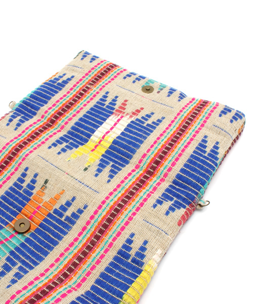 NANO universe(ナノユニバース)の「ネイティブ柄クラッチ(クラッチバッグ・レディース・ブルー/ブラック・FREE)」の5枚目の写真