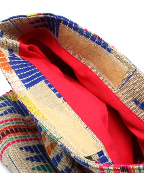 NANO universe(ナノユニバース)の「ネイティブ柄クラッチ(クラッチバッグ・レディース・ブルー/ブラック・FREE)」の6枚目の写真