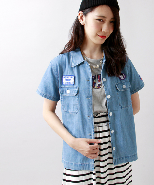 WEGO（ウィゴー）の「WEGO/バックロゴワッペンシャツ（シャツ/ブラウス・レディース・ホワイト/カーキ/インディゴブルー・FREE）」の3枚目の写真