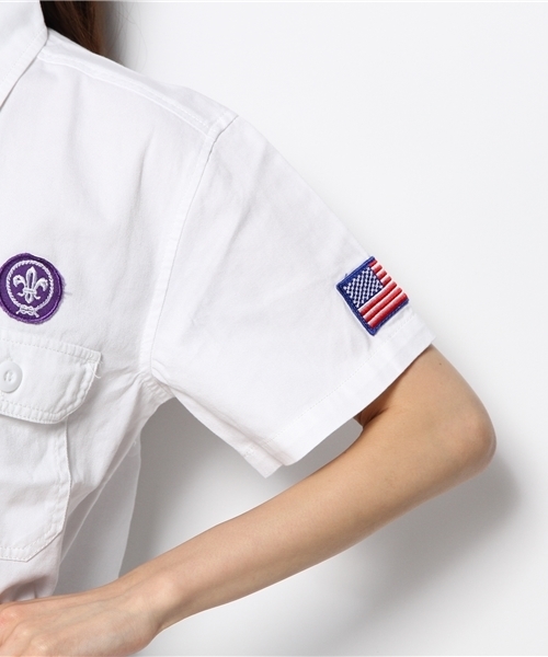 WEGO（ウィゴー）の「WEGO/バックロゴワッペンシャツ（シャツ/ブラウス・レディース・ホワイト/カーキ/インディゴブルー・FREE）」の7枚目の写真