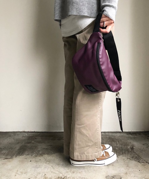 SPRUCE（スプルース）の「EM: 181008 メタリック ボディバッグ（ボディバッグ/ウエストポーチ・レディース・マスタード/パープル/ベージュ/ホワイト/ブラック/シルバー・FREE）」の4枚目の写真