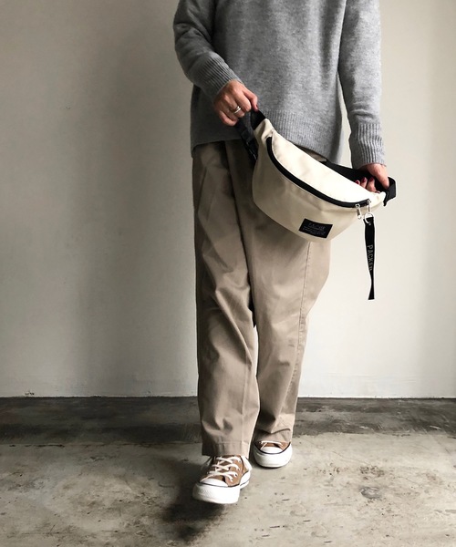 SPRUCE（スプルース）の「EM: 181008 メタリック ボディバッグ（ボディバッグ/ウエストポーチ・レディース・マスタード/パープル/ベージュ/ホワイト/ブラック/シルバー・FREE）」の2枚目の写真