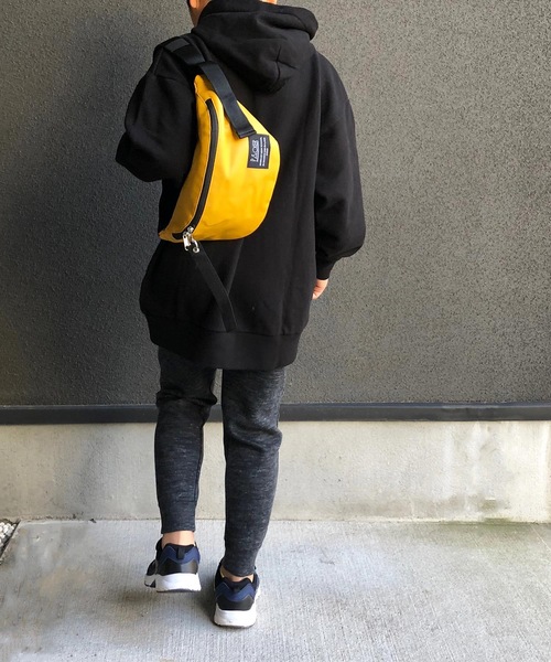 SPRUCE（スプルース）の「EM: 181008 メタリック ボディバッグ（ボディバッグ/ウエストポーチ・レディース・マスタード/パープル/ベージュ/ホワイト/ブラック/シルバー・FREE）」の5枚目の写真