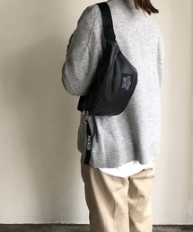 EM: 181008 メタリック ボディバッグ