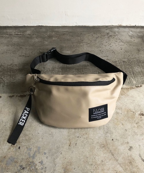 SPRUCE（スプルース）の「EM: 181008 メタリック ボディバッグ（ボディバッグ/ウエストポーチ・レディース・マスタード/パープル/ベージュ/ホワイト/ブラック/シルバー・FREE）」の8枚目の写真