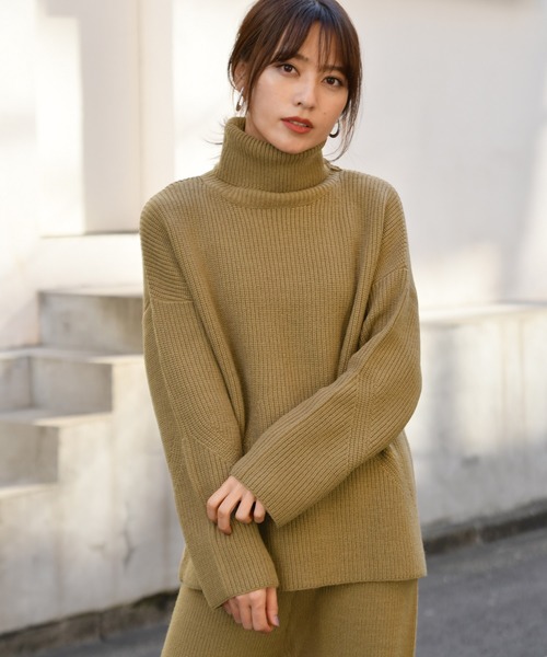 Ambre Neige(アンブルネージュ)の「タートルバックスリットニット【WEB/EC限定商品】(ニット/セーター・レディース・ベージュ/アイボリー・FREE)」の1枚目の写真