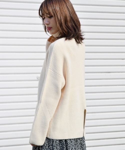 Ambre Neige(アンブルネージュ)の「タートルバックスリットニット【WEB/EC限定商品】(ニット/セーター・レディース・ベージュ/アイボリー・FREE)」の2枚目の写真