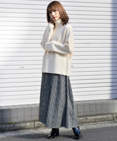 Ambre Neige(アンブルネージュ)の「タートルバックスリットニット【WEB/EC限定商品】(ニット/セーター・レディース・ベージュ/アイボリー・FREE)」の3枚目の写真