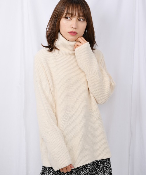 Ambre Neige(アンブルネージュ)の「タートルバックスリットニット【WEB/EC限定商品】(ニット/セーター・レディース・ベージュ/アイボリー・FREE)」の5枚目の写真