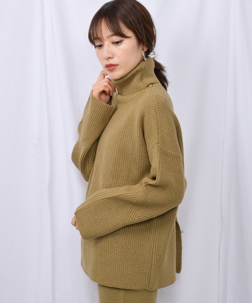 Ambre Neige(アンブルネージュ)の「タートルバックスリットニット【WEB/EC限定商品】(ニット/セーター・レディース・ベージュ/アイボリー・FREE)」の9枚目の写真