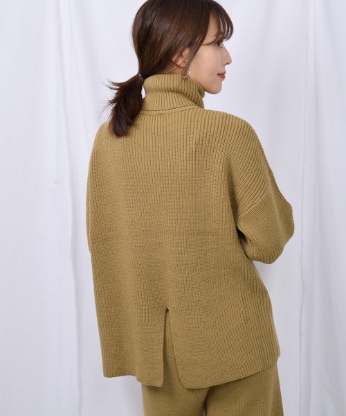 Ambre Neige(アンブルネージュ)の「タートルバックスリットニット【WEB/EC限定商品】(ニット/セーター・レディース・ベージュ/アイボリー・FREE)」の12枚目の写真