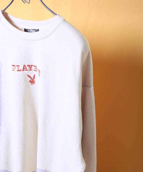 PLAYBOY（プレイボーイ）の「【PLAY BOY/プレイボーイ】裏毛クルートレーナー ブランドロゴ　刺繍（スウェット・レディース・ホワイト/ブラック/ピンク/オレンジ/ベージュ・MEDIUM/LARGE）」の3枚目の写真