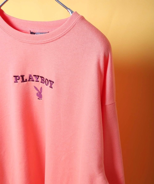 PLAYBOY（プレイボーイ）の「【PLAY BOY/プレイボーイ】裏毛クルートレーナー ブランドロゴ　刺繍（スウェット・レディース・ホワイト/ブラック/ピンク/オレンジ/ベージュ・MEDIUM/LARGE）」の5枚目の写真