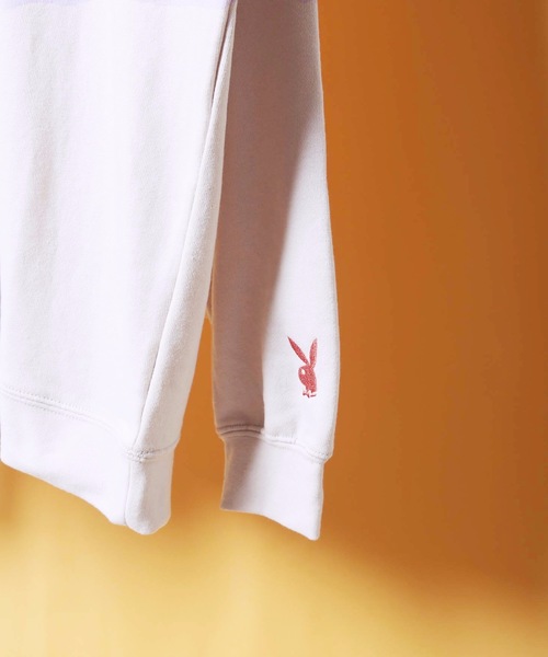 PLAYBOY（プレイボーイ）の「【PLAY BOY/プレイボーイ】裏毛クルートレーナー ブランドロゴ　刺繍（スウェット・レディース・ホワイト/ブラック/ピンク/オレンジ/ベージュ・MEDIUM/LARGE）」の12枚目の写真