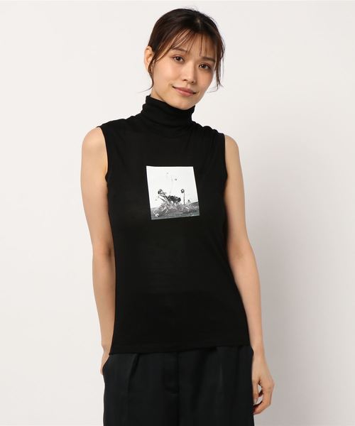 CHRISTIAN DADA(クリスチャンダダ)の「【CHRISTIAN DADA(クリスチャンダダ)】アラキプリントジャージスリーブレスタートルネックシャツ(タンクトップ・レディース・ブラック/オフホワイト・36)」の2枚目の写真