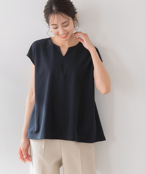 Pierrot(ピエロ)の「キーネックフレンチTブラウス(Tシャツ/カットソー・レディース・オフホワイト/ブラック/ライトグレー/ミント/ブルー/ネイビー/ライトピンク/コーラルピンク・M/L)」の1枚目の写真