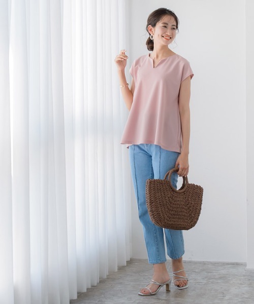 Pierrot(ピエロ)の「キーネックフレンチTブラウス(Tシャツ/カットソー・レディース・オフホワイト/ブラック/ライトグレー/ミント/ブルー/ネイビー/ライトピンク/コーラルピンク・M/L)」の7枚目の写真