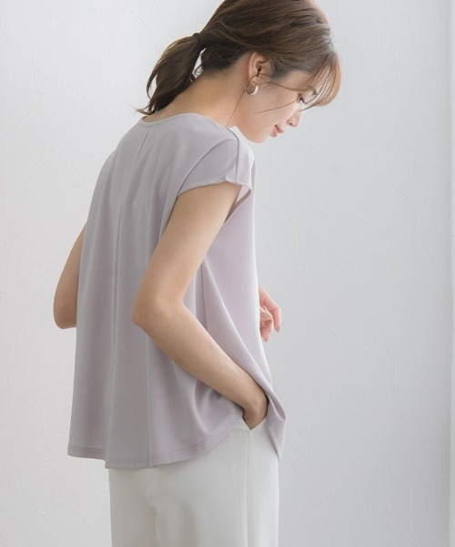 Pierrot(ピエロ)の「キーネックフレンチTブラウス(Tシャツ/カットソー・レディース・オフホワイト/ブラック/ライトグレー/ミント/ブルー/ネイビー/ライトピンク/コーラルピンク・M/L)」の12枚目の写真