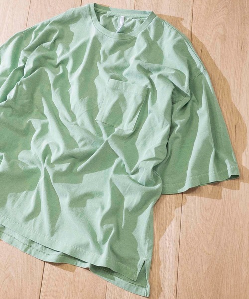 JOHN'S CLOSET（ジョンズクローゼット）の「【i】ピグメント加工 ビッグシルエット ポケットTシャツ（Tシャツ/カットソー・メンズ・ベージュ/オフホワイト/グリーン/チャコール/イエロー/サックスブルー・MEDIUM/LARGE/X-LARGE）」の4枚目の写真