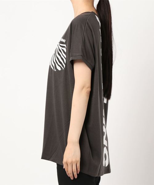 one way(ワンウェイ)の「柄ポケットバックロゴTシャツ(Tシャツ/カットソー・レディース・ホワイト/ベージュ/ブラック/ブラック系その他/ダークグリーン・FREE)」の17枚目の写真