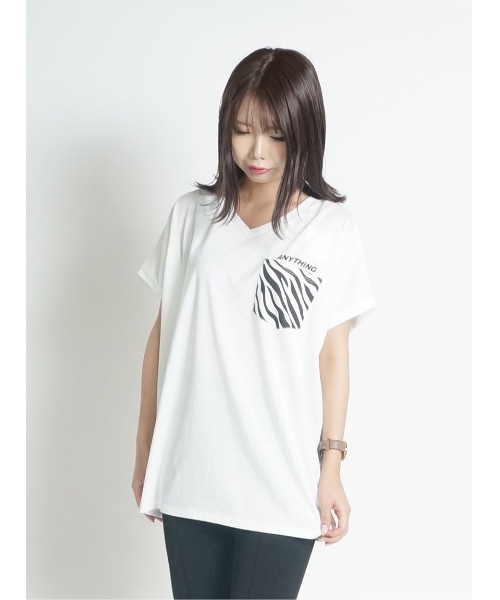one way(ワンウェイ)の「柄ポケットバックロゴTシャツ(Tシャツ/カットソー・レディース・ホワイト/ベージュ/ブラック/ブラック系その他/ダークグリーン・FREE)」の1枚目の写真