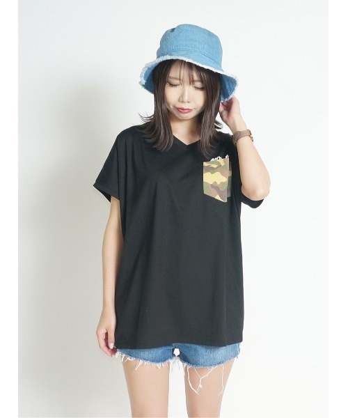 one way(ワンウェイ)の「柄ポケットバックロゴTシャツ(Tシャツ/カットソー・レディース・ホワイト/ベージュ/ブラック/ブラック系その他/ダークグリーン・FREE)」の2枚目の写真