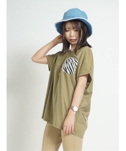 one way(ワンウェイ)の「柄ポケットバックロゴTシャツ(Tシャツ/カットソー・レディース・ホワイト/ベージュ/ブラック/ブラック系その他/ダークグリーン・FREE)」の5枚目の写真