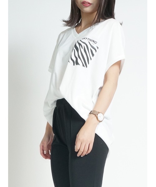 one way(ワンウェイ)の「柄ポケットバックロゴTシャツ(Tシャツ/カットソー・レディース・ホワイト/ベージュ/ブラック/ブラック系その他/ダークグリーン・FREE)」の6枚目の写真