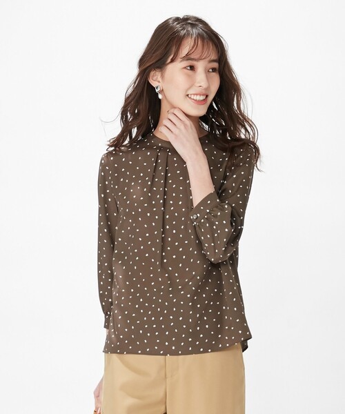 J.PRESS(ジェイプレス)の「【洗える】ポリエステル デシンハケメプリント ブラウス(シャツ/ブラウス・レディース・ネイビー系5/ブラウン系5/アイボリー系5・T15/T13)」の2枚目の写真