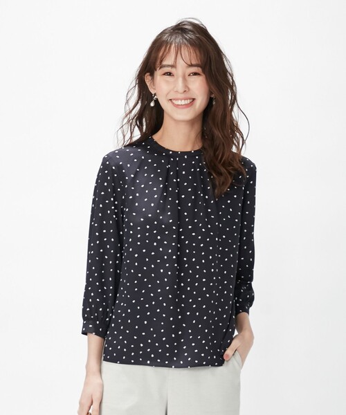 J.PRESS(ジェイプレス)の「【洗える】ポリエステル デシンハケメプリント ブラウス(シャツ/ブラウス・レディース・ネイビー系5/ブラウン系5/アイボリー系5・T15/T13)」の3枚目の写真