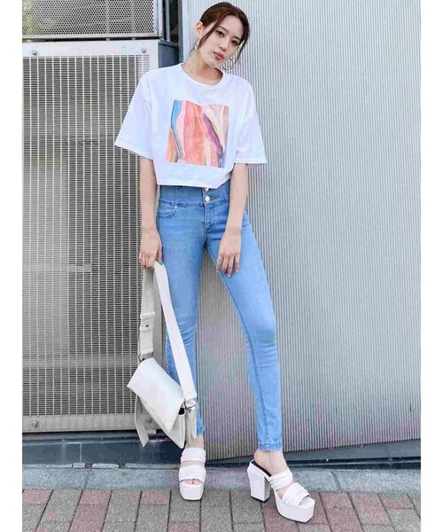 EMODA(エモダ)の「ボックスグラフィックTシャツ(Tシャツ/カットソー・レディース・ホワイト/ブラック・FREE)」の8枚目の写真