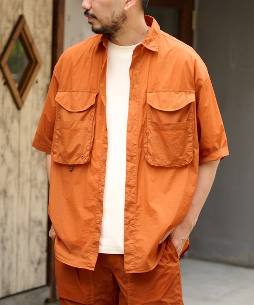 CIAOPANIC TYPY（チャオパニックティピー）の「製品染エアテックフィッシングシャツ（シャツ/ブラウス・メンズ・チャコールグレー/オレンジ/ゴールド・SMALL/MEDIUM/LARGE）」の2枚目の写真