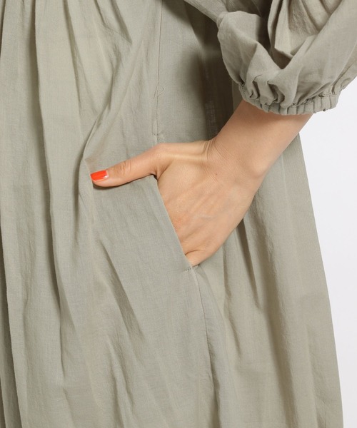 niko and...(ニコアンド)の「ピンタック袖ボリュームワンピース(ワンピース・レディース・ブラック/オフホワイト/オリーブ・FREE)」の14枚目の写真