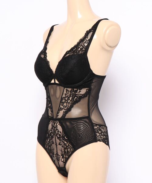 tu-hacci（ツーハッチ）の「ストレイフラワーディビジョンレース