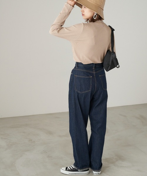 Chaco closet(チャコ クローゼット)の「細リブ・メローハイネックカットソー(Tシャツ/カットソー・レディース・グレイッシュベージュ/ピンク/ブラック/ベージュ/グリーン・L/M)」の17枚目の写真