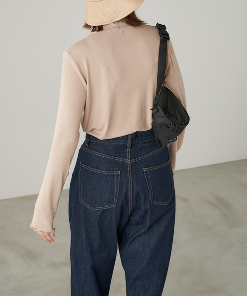 Chaco closet(チャコ クローゼット)の「細リブ・メローハイネックカットソー(Tシャツ/カットソー・レディース・グレイッシュベージュ/ピンク/ブラック/ベージュ/グリーン・L/M)」の15枚目の写真