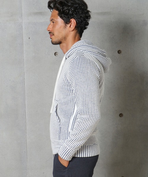 MEN'S BIGI（メンズビギ）の「＜SEA GREEN(シーグリーン)＞ビッグワッフルパーカー（パーカー・メンズ・ブラック/ロイヤルブルー・01/02/03）」の15枚目の写真