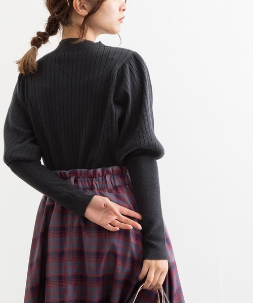 POU DOU DOU(プードゥドゥ)の「パフスリーブワイドリブニット(ニット/セーター・レディース・ブラック/ブルー/グリーン/アイボリー・3)」の2枚目の写真