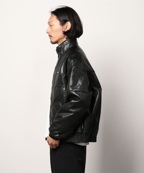 AJOBYAJO(アジョバイアジョ)の「【AJOBYAJO】Star Vegan Leather Padded Jacket(ダウンジャケット/コート・メンズ・ブラック・L/XL)」の4枚目の写真
