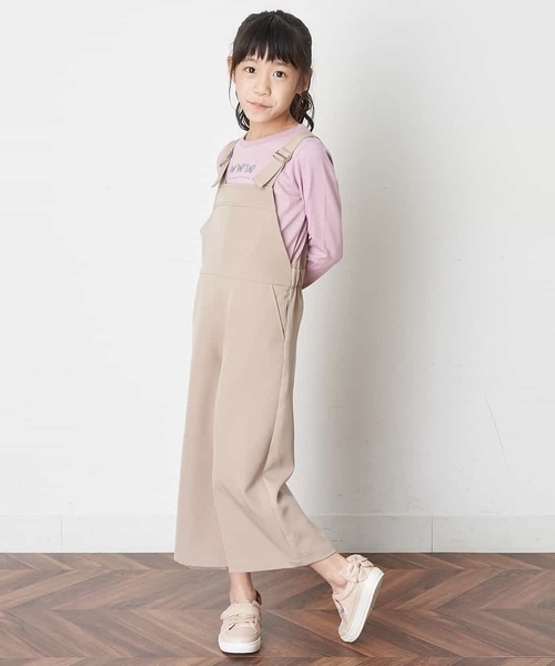 a.v.v（アーヴェヴェ）の「[100-130]バックレースアップサロペット（サロペット/オーバーオール・キッズ・ブラック/サンドベージュ・120/130/100/110）」の3枚目の写真