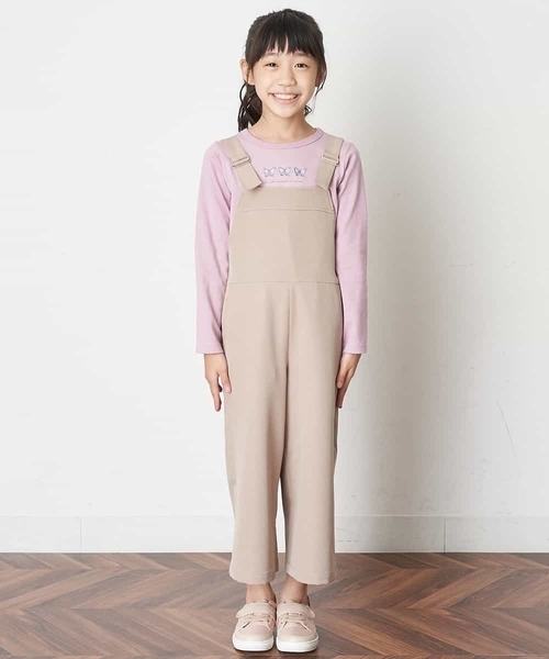 a.v.v（アーヴェヴェ）の「[100-130]バックレースアップサロペット（サロペット/オーバーオール・キッズ・ブラック/サンドベージュ・120/130/100/110）」の4枚目の写真