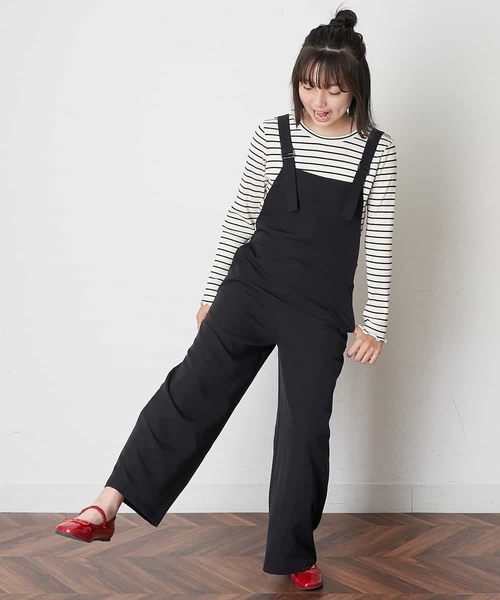 a.v.v（アーヴェヴェ）の「[100-130]バックレースアップサロペット（サロペット/オーバーオール・キッズ・ブラック/サンドベージュ・120/130/100/110）」の5枚目の写真