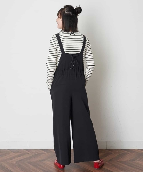 a.v.v（アーヴェヴェ）の「[100-130]バックレースアップサロペット（サロペット/オーバーオール・キッズ・ブラック/サンドベージュ・120/130/100/110）」の6枚目の写真