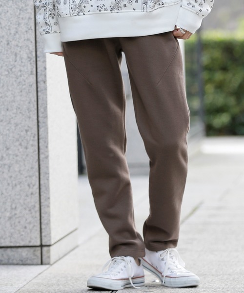 Beno(ビーノ)の「ソフトボリューム裏起毛 テーパードシルエット スウェットパンツ(スウェットパンツ・メンズ・オートミール/オフホワイト/ブラック/杢グレー/ダークグレー/ダークブラウン/グレイッシュベージュ/サンドベージュ/オリーブ/ダークグリーン/ネイビー/インディゴブルー・M/L/XL/XXL/S)」の5枚目の写真