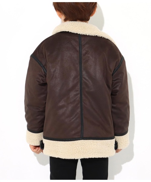 ANAP kids(アナップキッズ)の「フェイクレザー裏ボアB3ジャケット(ブルゾン・キッズ・ブラウン/ブラック・L/S/M)」の4枚目の写真